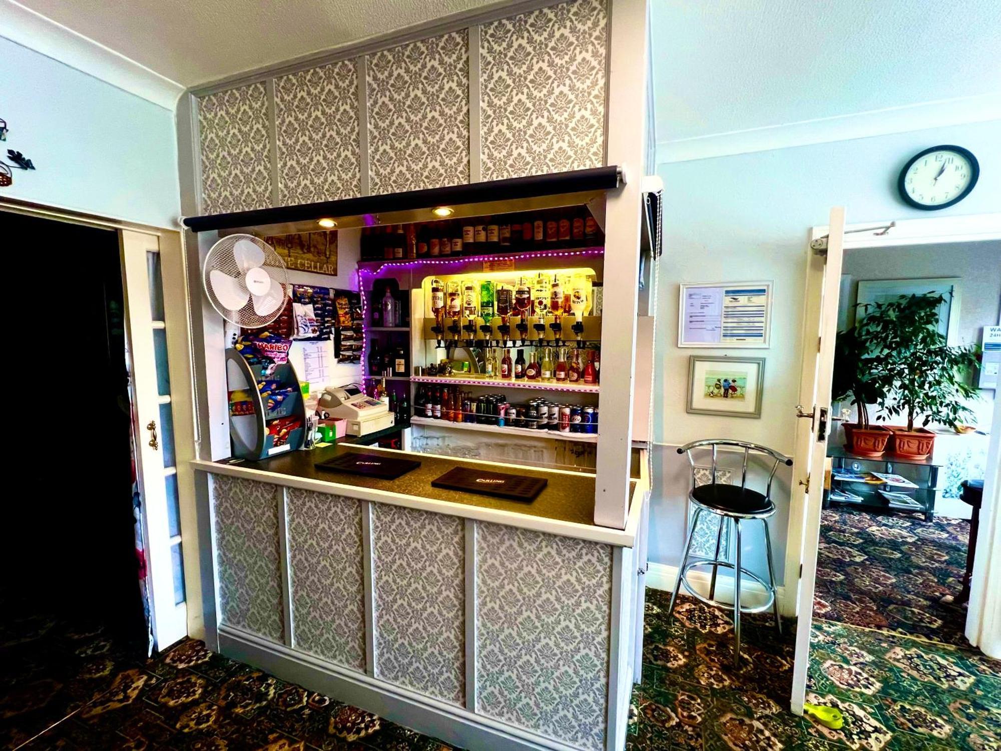 The Northdale Hotel Ltd สเกคเนส ภายนอก รูปภาพ